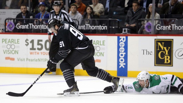 Watch: Tavares notches 1st career shorthanded goal
