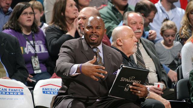 Report: NBA reminds coaches to stay off court during games