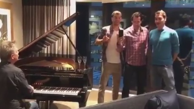 Federer belts out version of Chicago's 'Hard to say I'm sorry'
