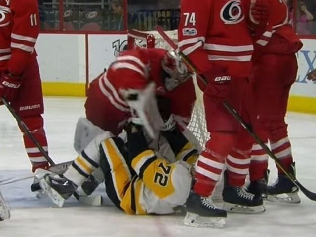 Hurricanes' Ward delivers vicious blocker punch to Hornqvist