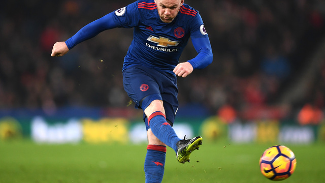 Rooney, Carrick, Jones miss United training