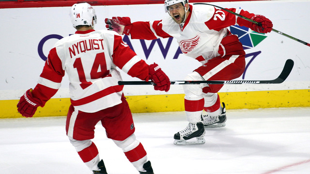 Watch: Red Wings' Tatar ties game in final second