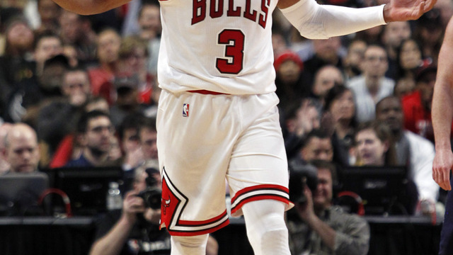 Watch: Wade follows in Melo's footsteps, misses easy layup