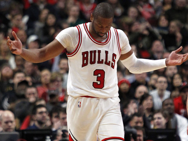 Watch: Wade follows in Melo's footsteps, misses easy layup