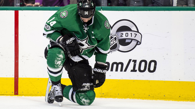 Jamie Benn plays through broken nose after Dmitry Orlov high stick
