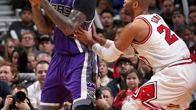 Cousins livid after Wade gets better of him in Bulls' win over Kings