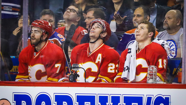 Gulutzan: Oilers' season sweep of Flames is 'embarrassing'