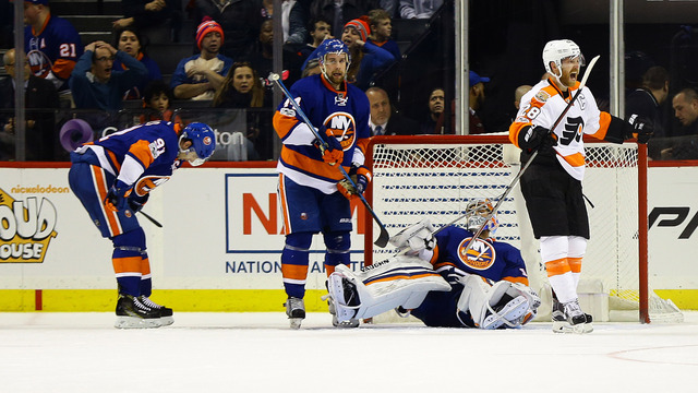 Giroux's OT goal gives Flyers much-needed win, Isles 1st loss under Weight