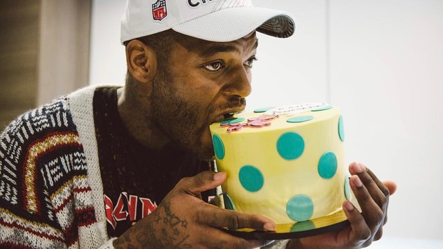 Martellus Bennett gets 'You're awesome' cake from Boston bakery