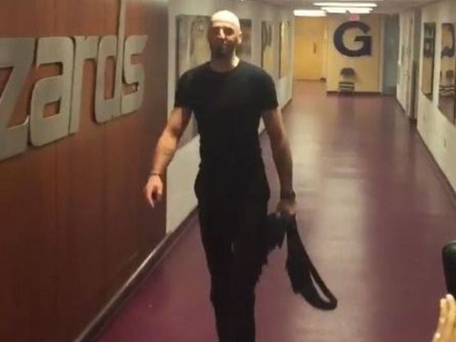 Wizards arrive to game vs. Celtics donning all black