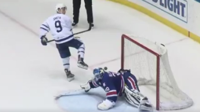 Marlies' Smith hits crossbar, goalie's head for shootout winner