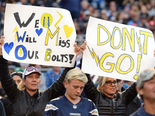Watch: San Diego-area restaurant giving away tacos when Chargers lose