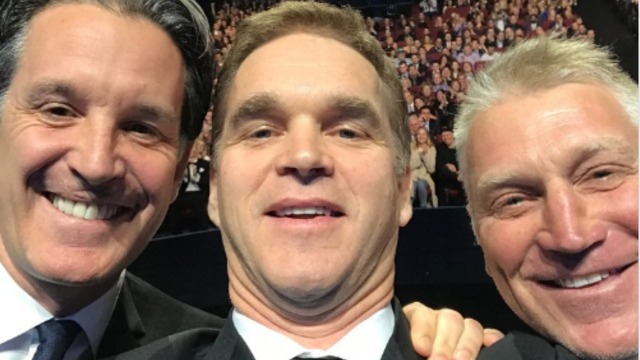 Robitaille, Shanahan, Hull pose for selfie upon induction to top 100