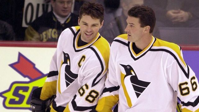 Lemieux 'absolutely' could see Penguins retiring Jagr's number