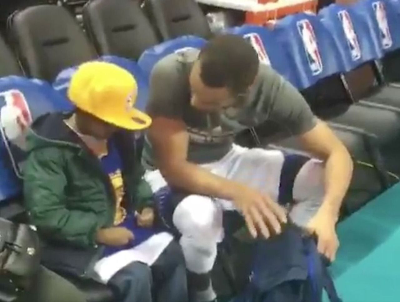 Curry Meets Young Fan Battling Brain Cancer Thescore Com