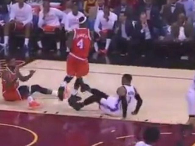 Westbrook tries to trip Shumpert with sweeping kick