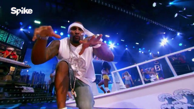 Ray Lewis performs Nelly's 'Hot In Herre' on 'Lip Sync Battle'