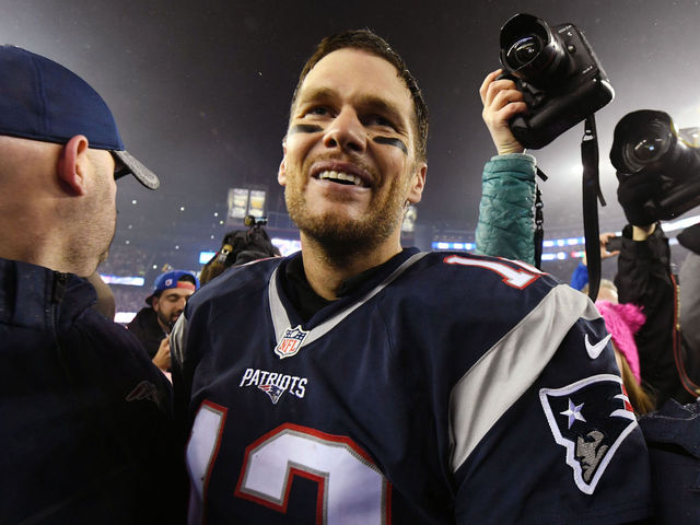 Brady sidesteps postgame questions about Trump, anthem protests