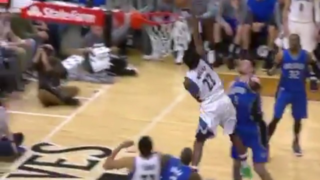 Wiggins soars over Vucevic for stunning poster dunk