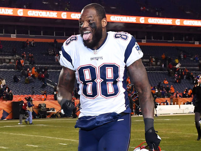 Patriots bring back Bennett after Packers' release