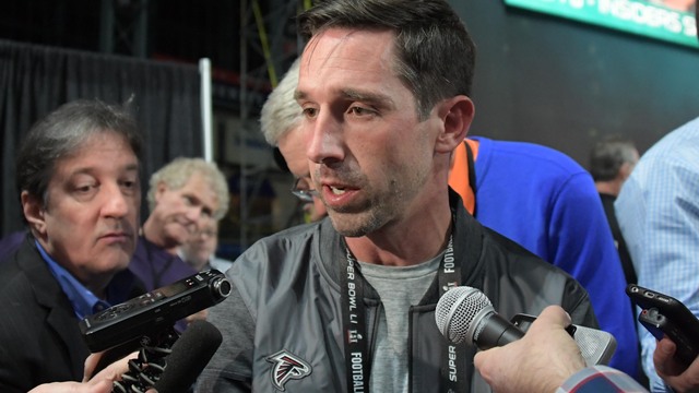 Report: Shanahan briefly lost Super Bowl game plan when reporter mistakenly took his bag