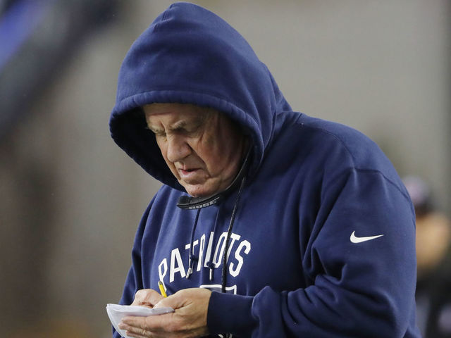 Belichick characteristically mum on Brady's hand injury