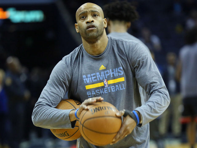 Vince Carter becomes 5th player to hit 2,000 career 3-pointers