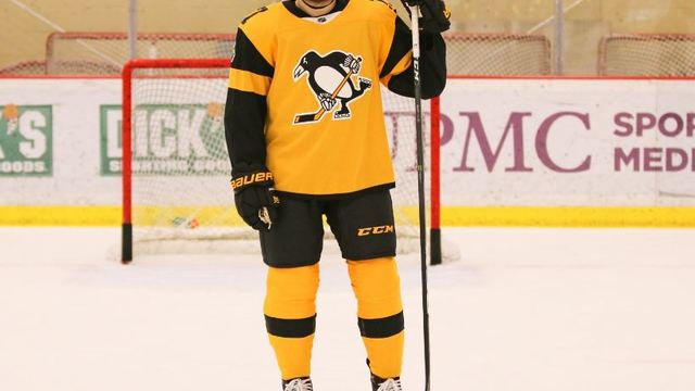 Penguins unveil gold-heavy Stadium Series uniform
