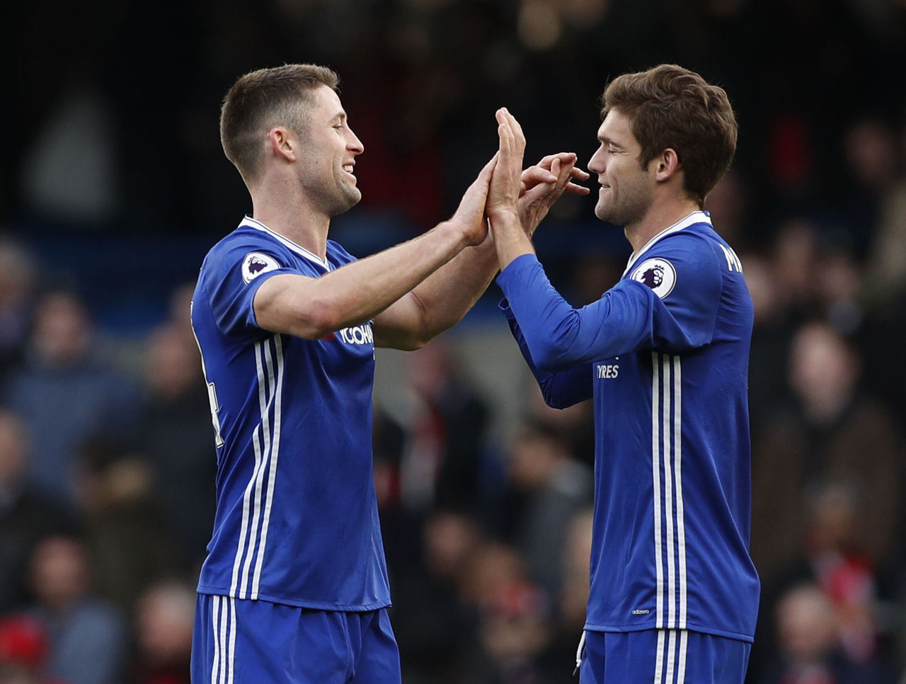 Hazard dominates, Chelsea tops Arsenal to tighten grip on | theScore