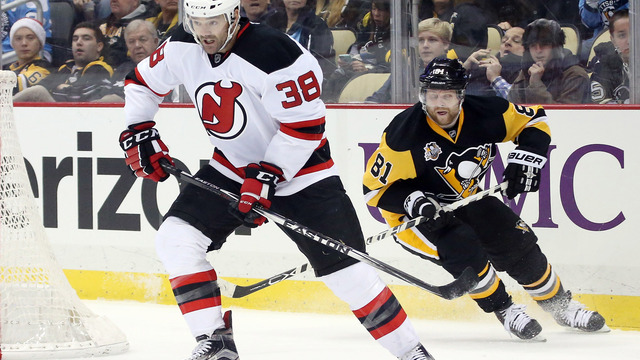 Predators acquire Fiddler from Devils