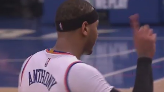 Carmelo shakes finger at booing Knicks fans