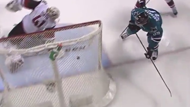 Mike Smith recovers in time to make incredible paddle stop