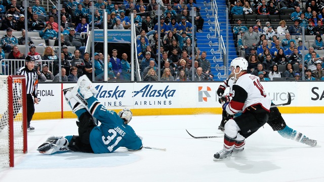 Watch: Sharks' Jones stacks pads, makes sensational glove save