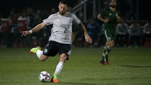Dempsey makes 1st appearance since irregular heartbeat diagnosis