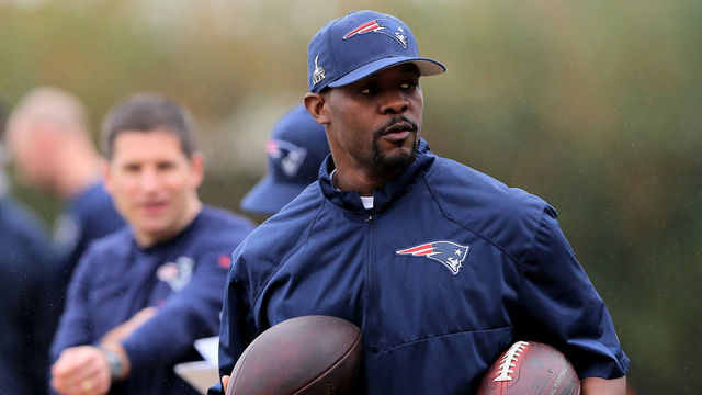 Report: Dolphins targeting Patriots' Flores for HC job