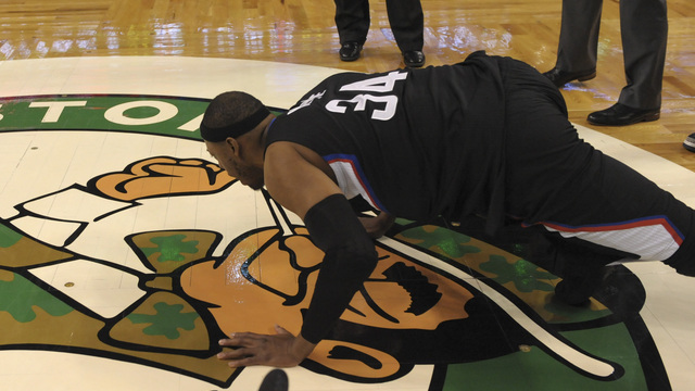 Watch: Pierce kisses Celtics court before final Boston game