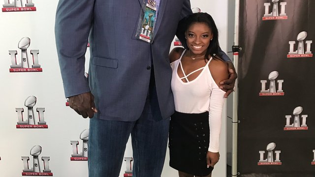 Simone Biles makes Shaq look like a skyscraper