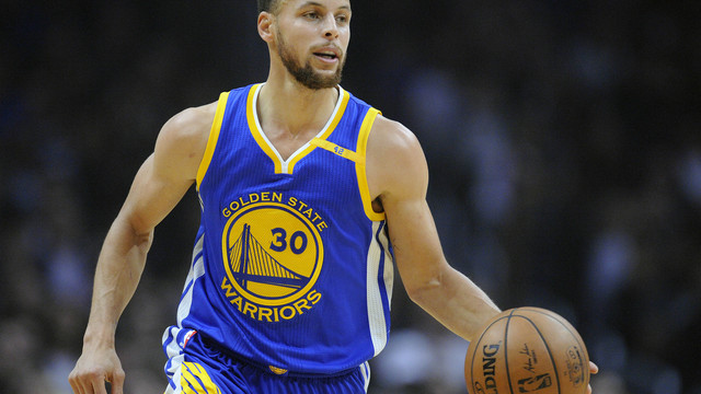 Watch: Curry lies down to avoid getting dunked on