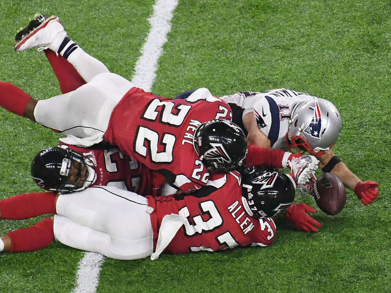 Julio Jones Unreal Sideline Catch!, Patriots vs. Falcons