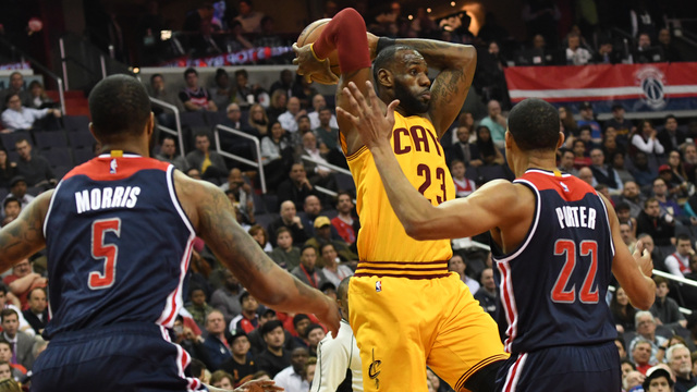 Watch: LeBron fires another ridiculous pass to Love in the corner