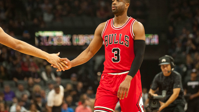 Watch: Wade punctuates Bulls' win over Kings with steal, dunk