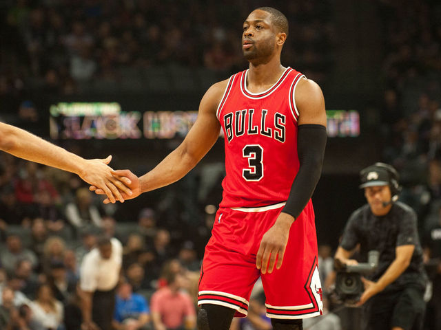 Watch: Wade punctuates Bulls' win over Kings with steal, dunk