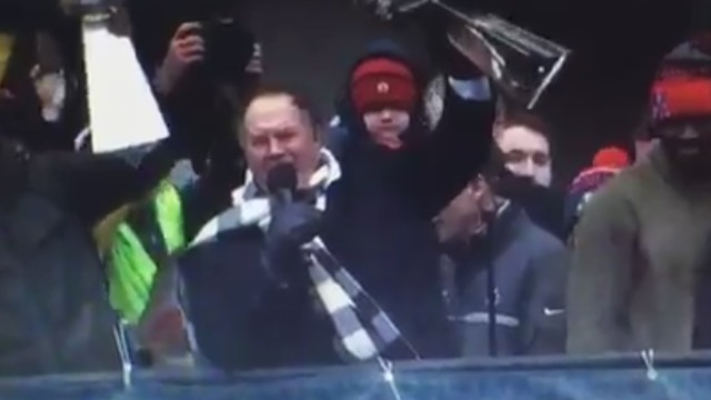 Watch: Belichick leads awkward 'No days off' chant at Patriots parade
