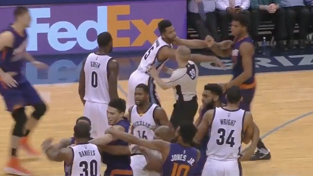 Teams scuffle after Suns' Booker, Grizzlies' Daniels exchange words