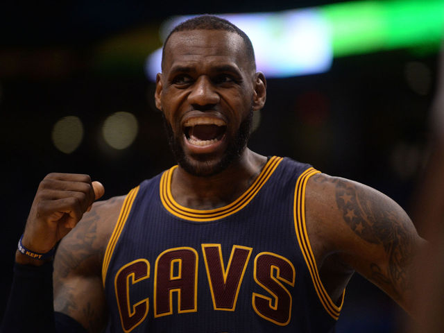 LeBron ends presser with 'Oakley for president'