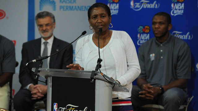 NBPA chief Roberts slams Knicks over Oakley fracas