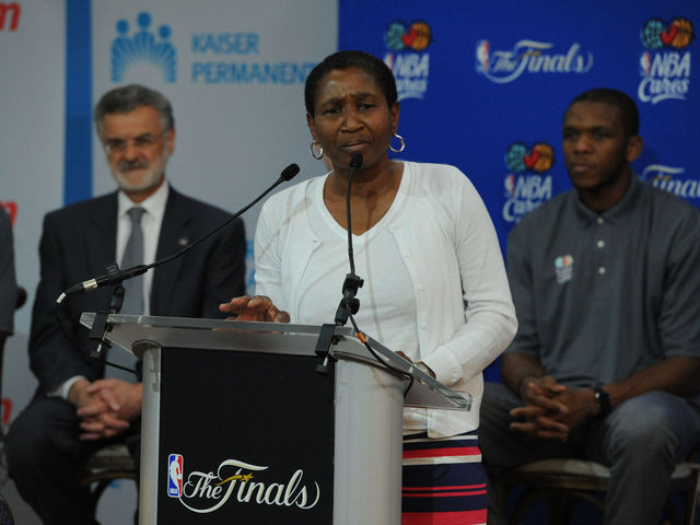 NBPA chief Roberts slams Knicks over Oakley fracas