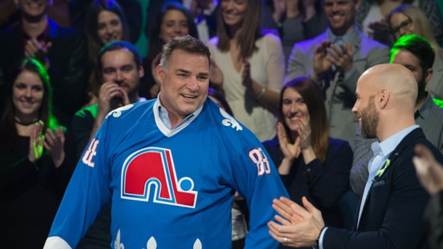 Eric Lindros sports Nordiques jersey on French television