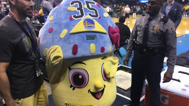 OKC fans troll Durant with cupcakes