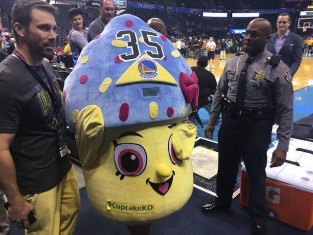 OKC fans troll Durant with cupcakes